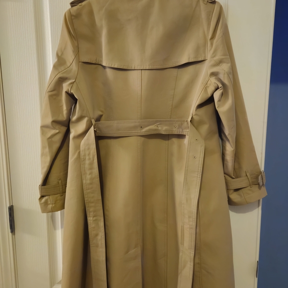 Burberry Tan and Black Plaid Lined Coat - Picture 2 of 16